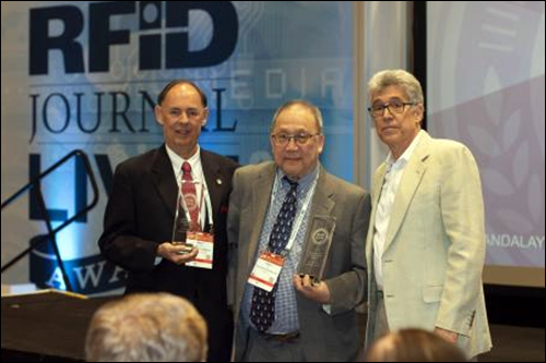 Liu (center) received RFID Journal's Special Achievement Award from founder Mark Roberti (right), recognizing his work in partnership with program manager Dr. James Shuler (left).