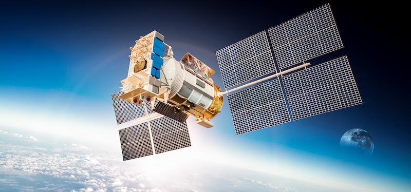 Hubble Network, InPlay Partner Abstract communication network map USA or America as a printed circuit Board. Smart city connected with country. Technology concepts